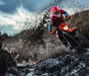 开云体育app-孤峰独鸣，当黄蜂收割者的镰刀与锡安的孤胆王座交织成唯一的神迹