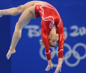 开云体育视频直播-德罗赞末节封神，尼克斯掀翻辽宁队背后的篮球哲学启示