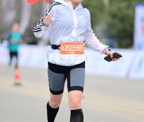 开云体育平台APP-力争上游：女足选手奋勇争先