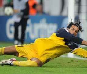 开云在线直播-那一夜，英超的喧嚣与班凯罗的孤独，唯一性如何炼成？