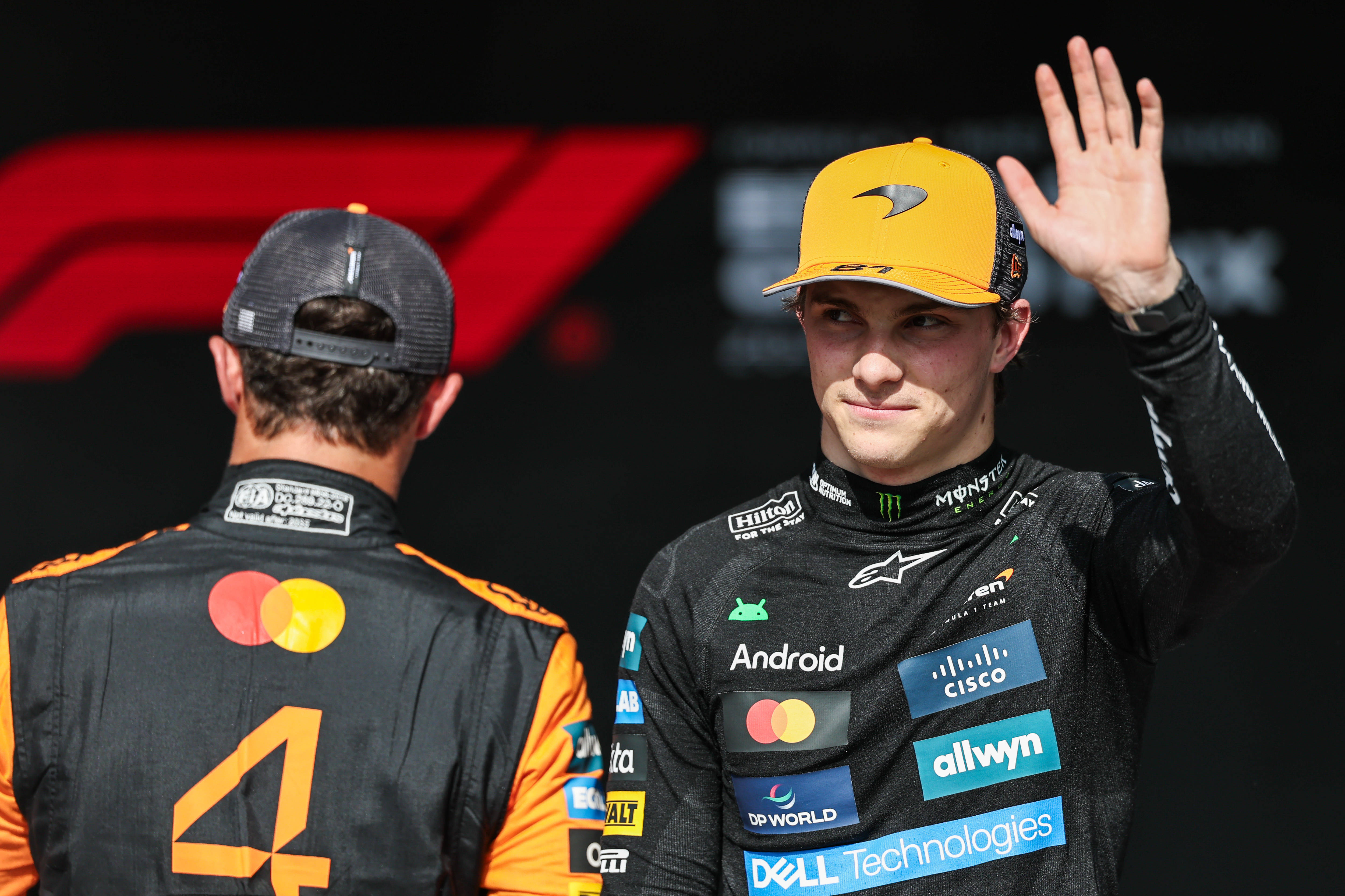 红牛车队横扫迈凯伦,塞恩斯状态火热 红牛车队横扫迈凯伦,塞恩斯状态火热