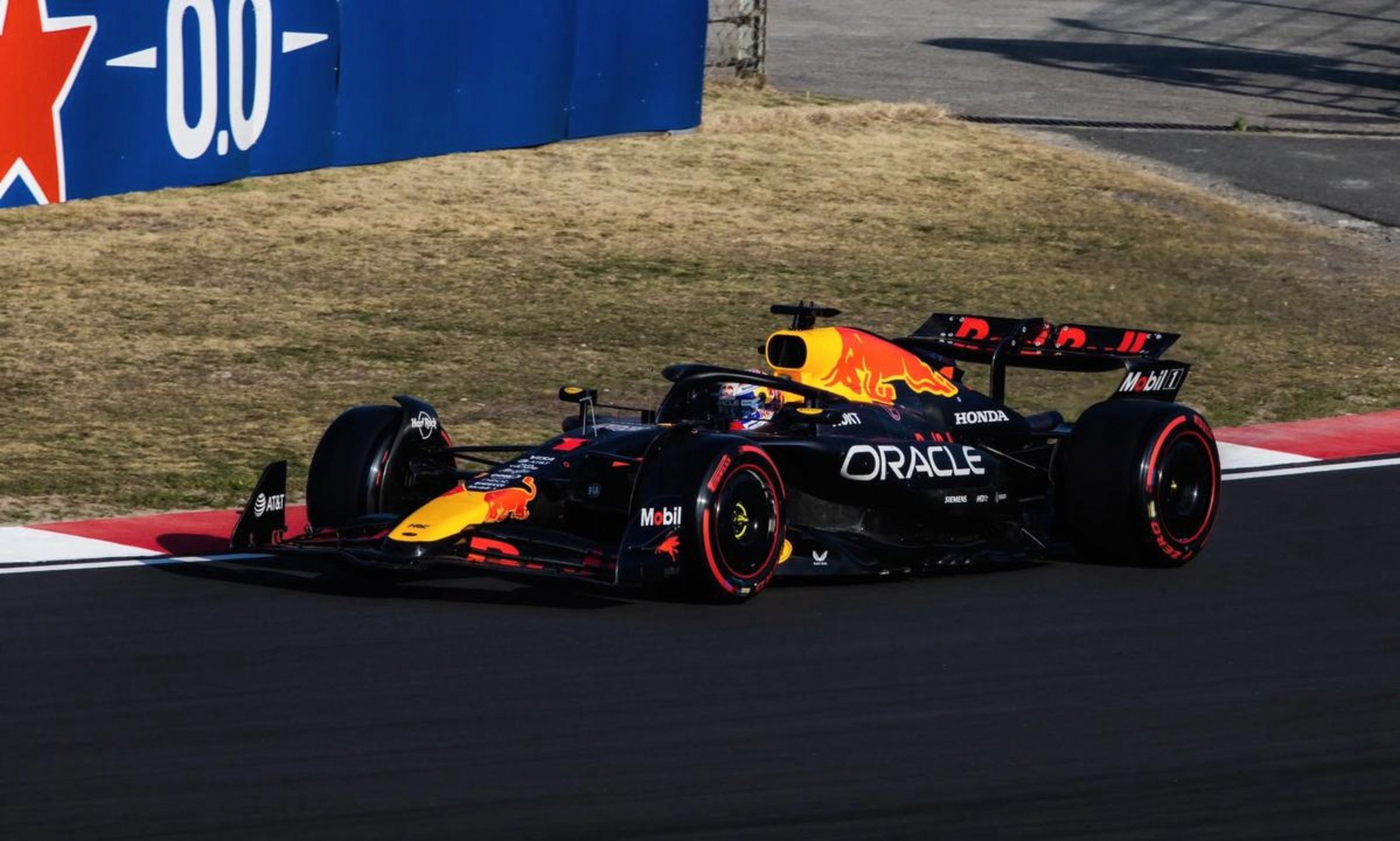 红牛车队绝杀雷诺车队，勒克莱尔统治全场