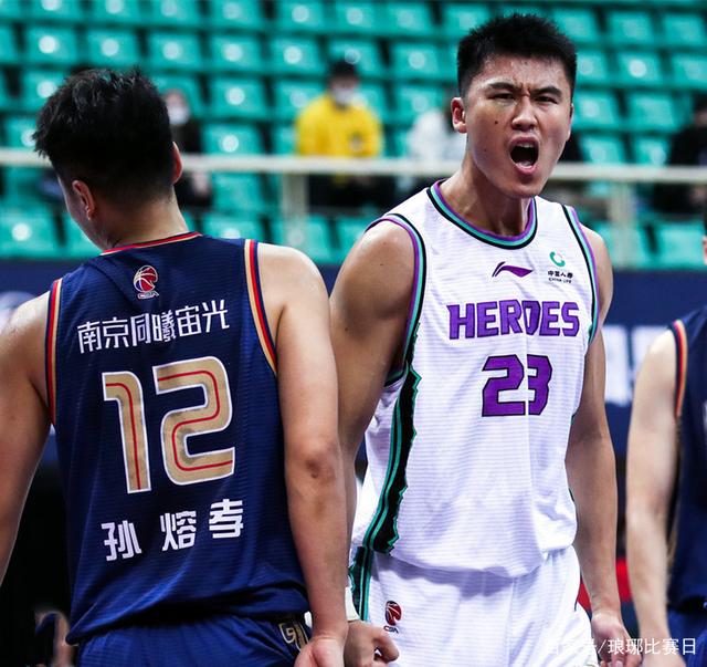 山西队轻取青岛队，陶汉林关键制胜