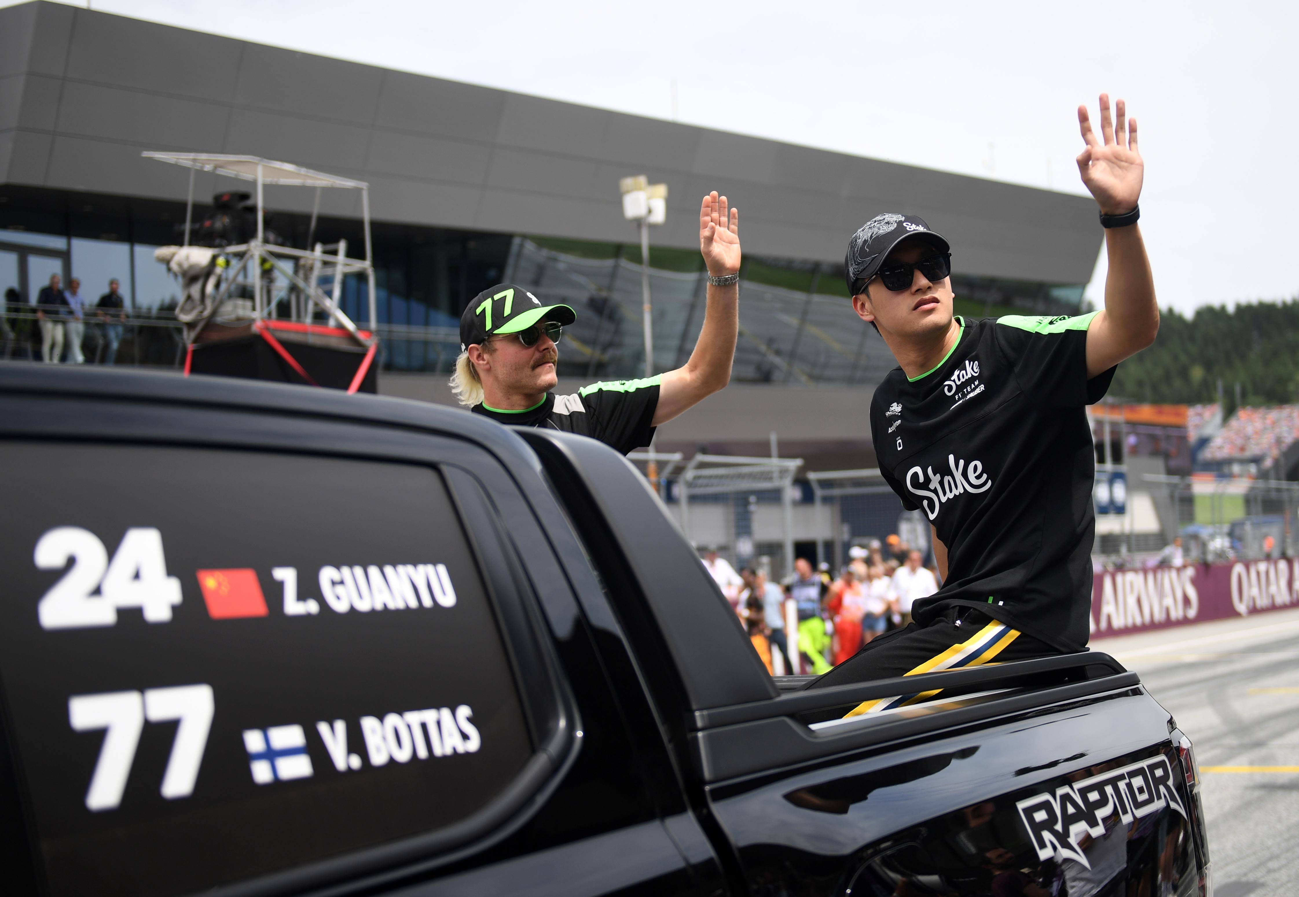 哈斯车队横扫索伯车队，拉塞尔高光表现