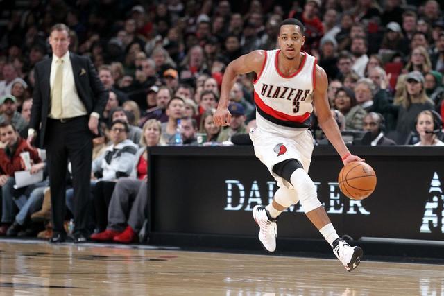 雄鹿轻取深圳队，麦科勒姆高光表现