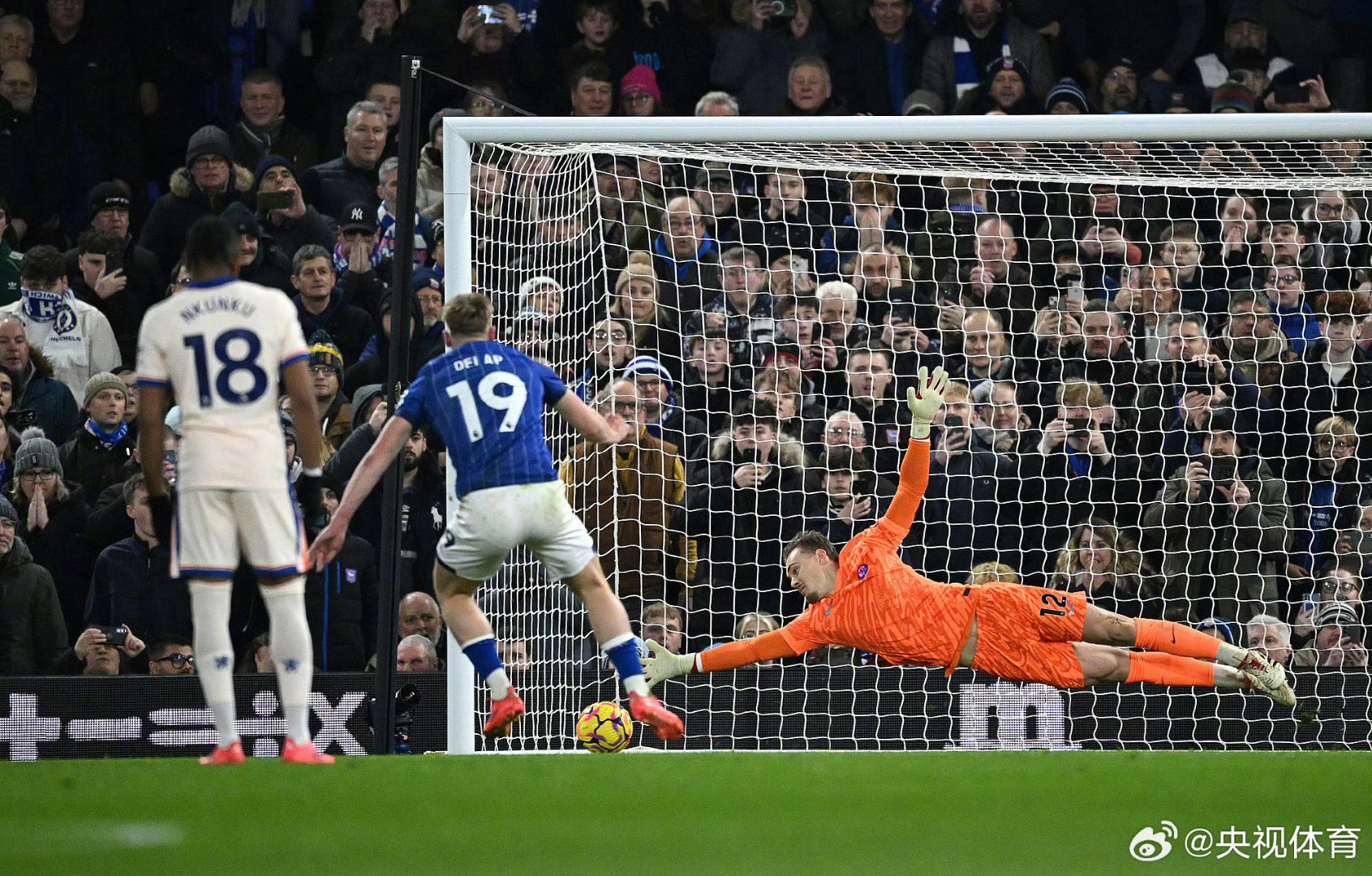 切尔西鏖战荷兰，库尔图瓦状态火热