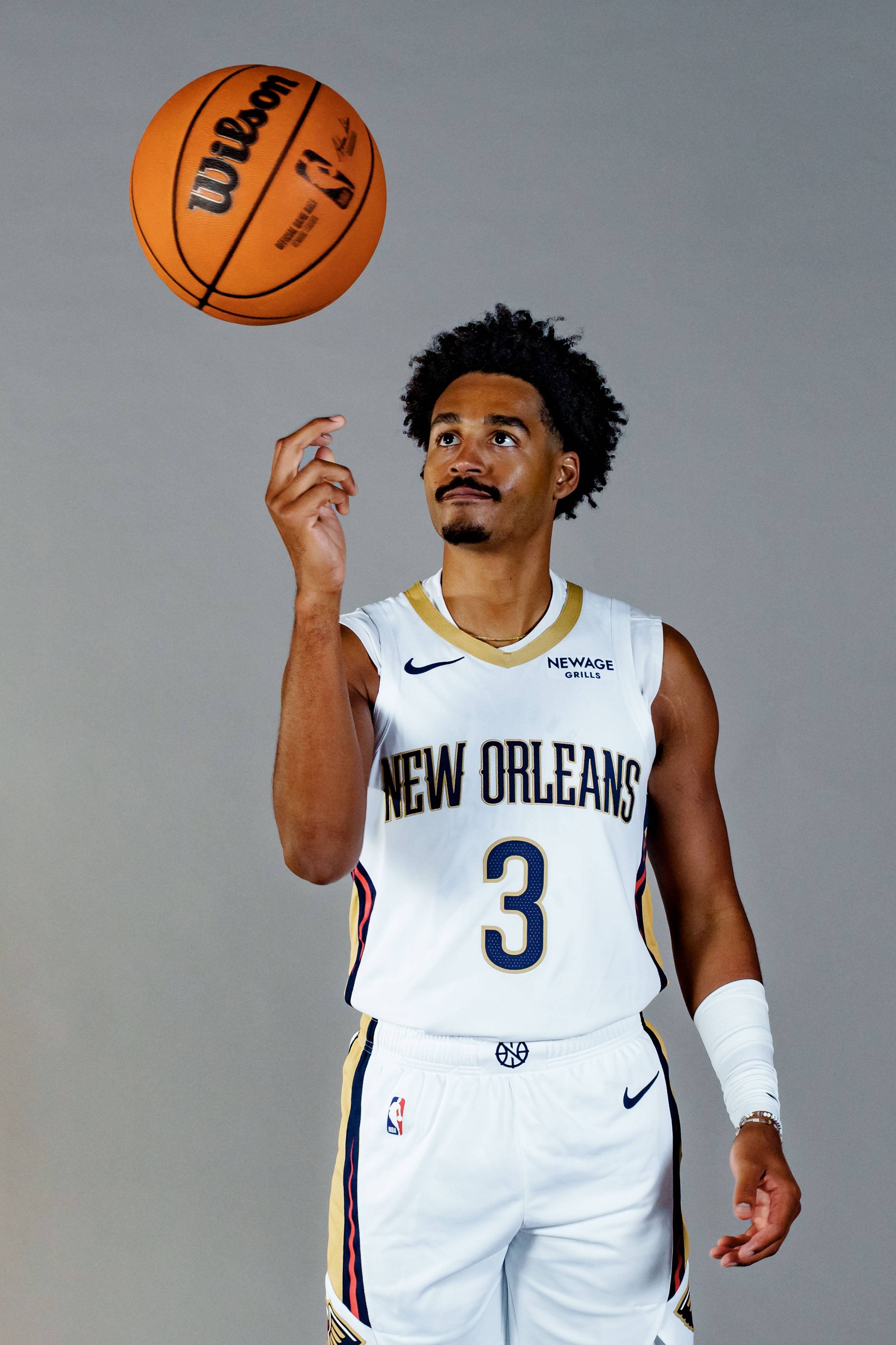 鹈鹕横扫雄鹿，麦科勒姆惊艳四座