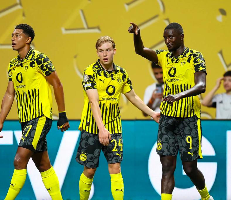 梅赛德斯碾压红牛二队,佩雷兹统治全场 梅赛德斯碾压红牛二队,佩雷兹统治全场