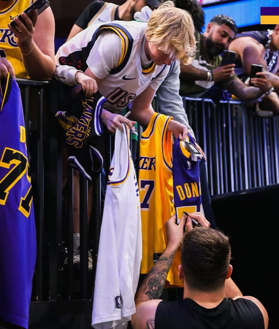 湖人B队轻取凯尔特人B队,费沃斯高光表现 湖人B队轻取凯尔特人B队,费沃斯高光表现