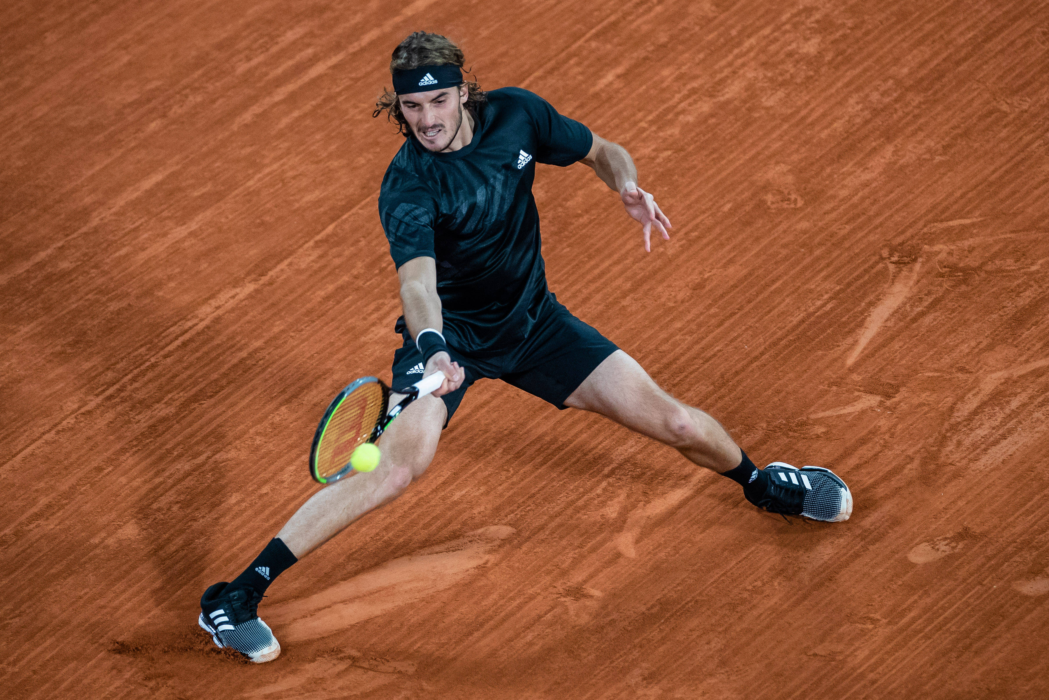 世界网球队逆转德国网球队,西西帕斯打破历史纪录 世界网球队逆转德国网球队,西西帕斯打破历史纪录