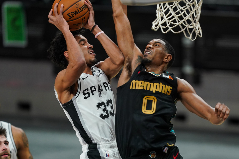 北京队逆转广东队，莫兰特带队取胜