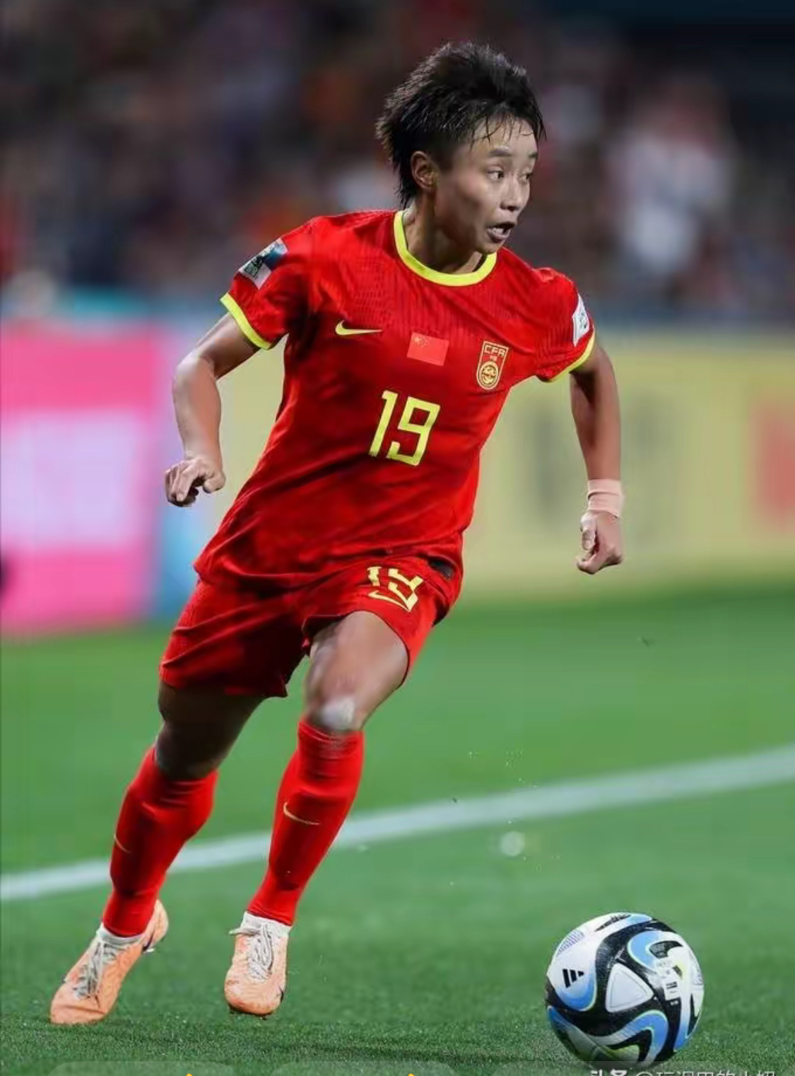 一往无前!中国女足披荆斩棘打拼 一往无前!中国女足披荆斩棘打拼