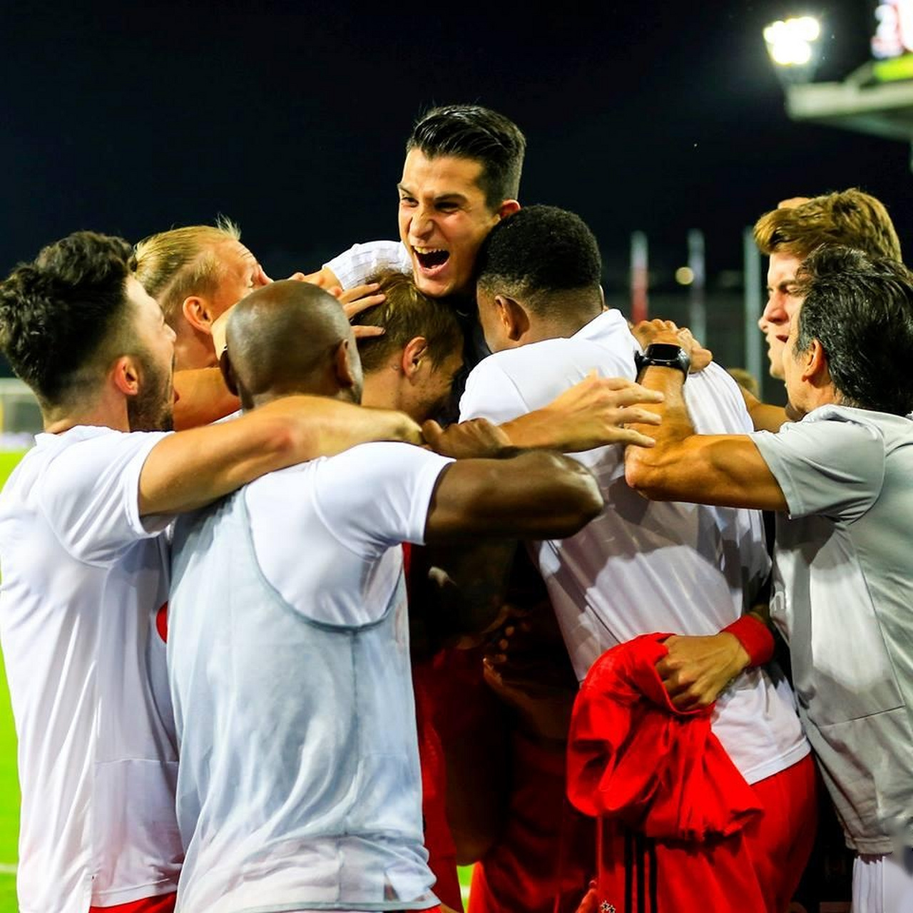 那不勒斯队全员出击,斗志昂扬,轻取对手 那不勒斯队全员出击,斗志昂扬,轻取对手