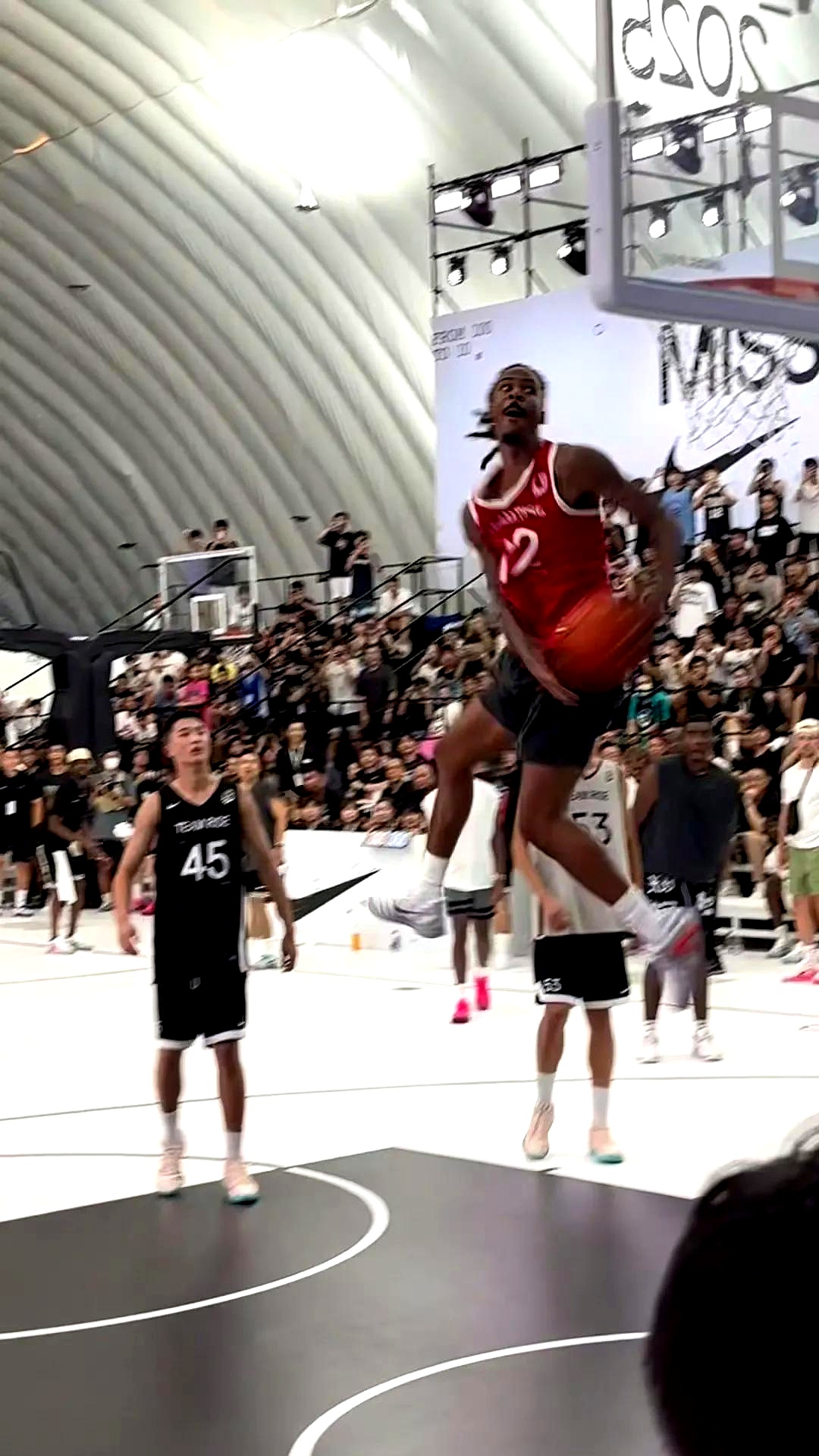 美国男篮险胜76人,莫兰特制霸全场 美国男篮险胜76人,莫兰特制霸全场