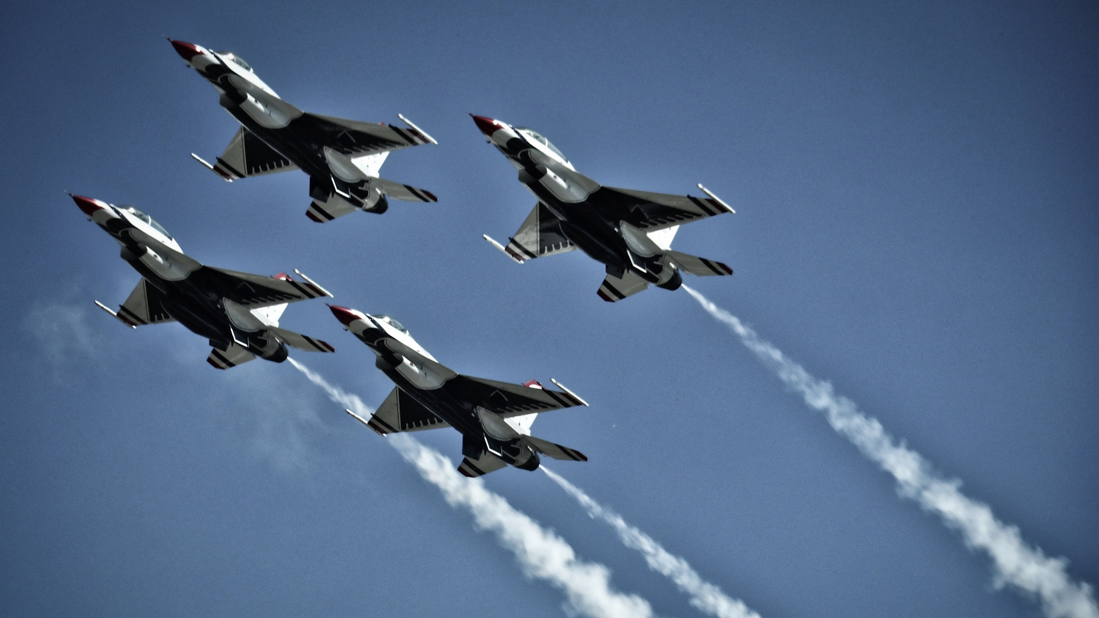 霍勒迪爆发引领深圳队强势拿下灰熊，诠释团队篮球新高度