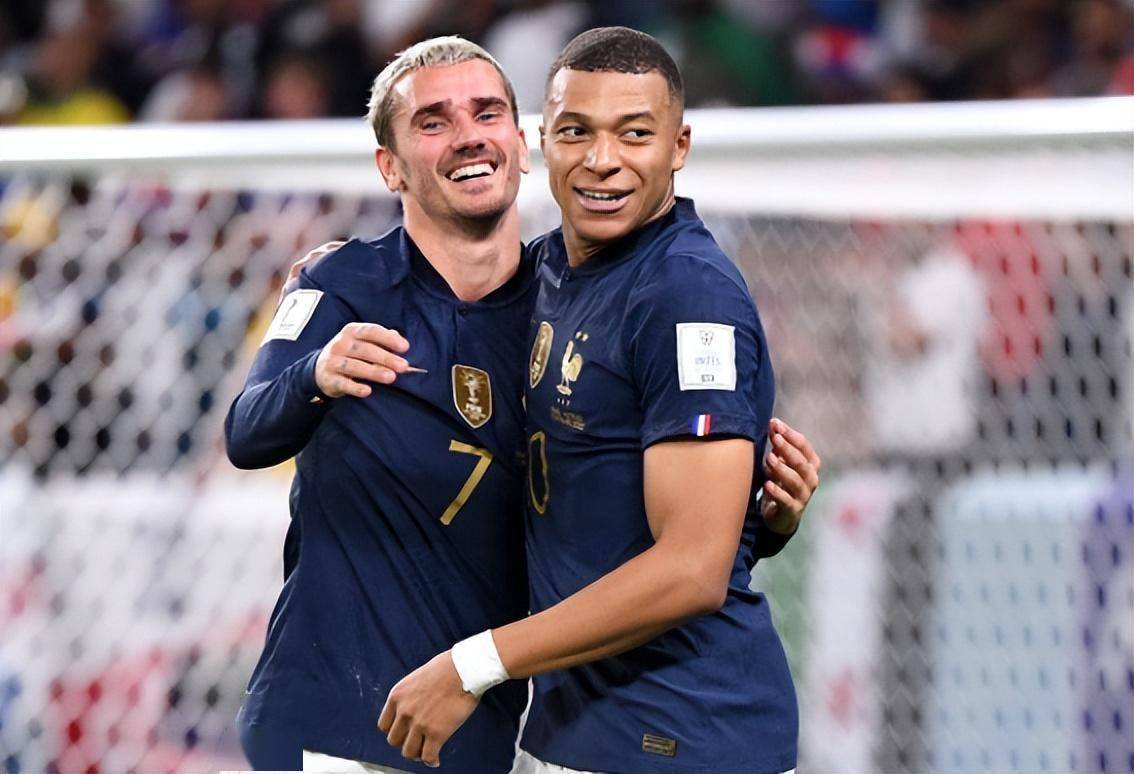 法国队力克丹麦队,黄鸭组合点燃赛场 法国队力克丹麦队,黄鸭组合点燃赛场