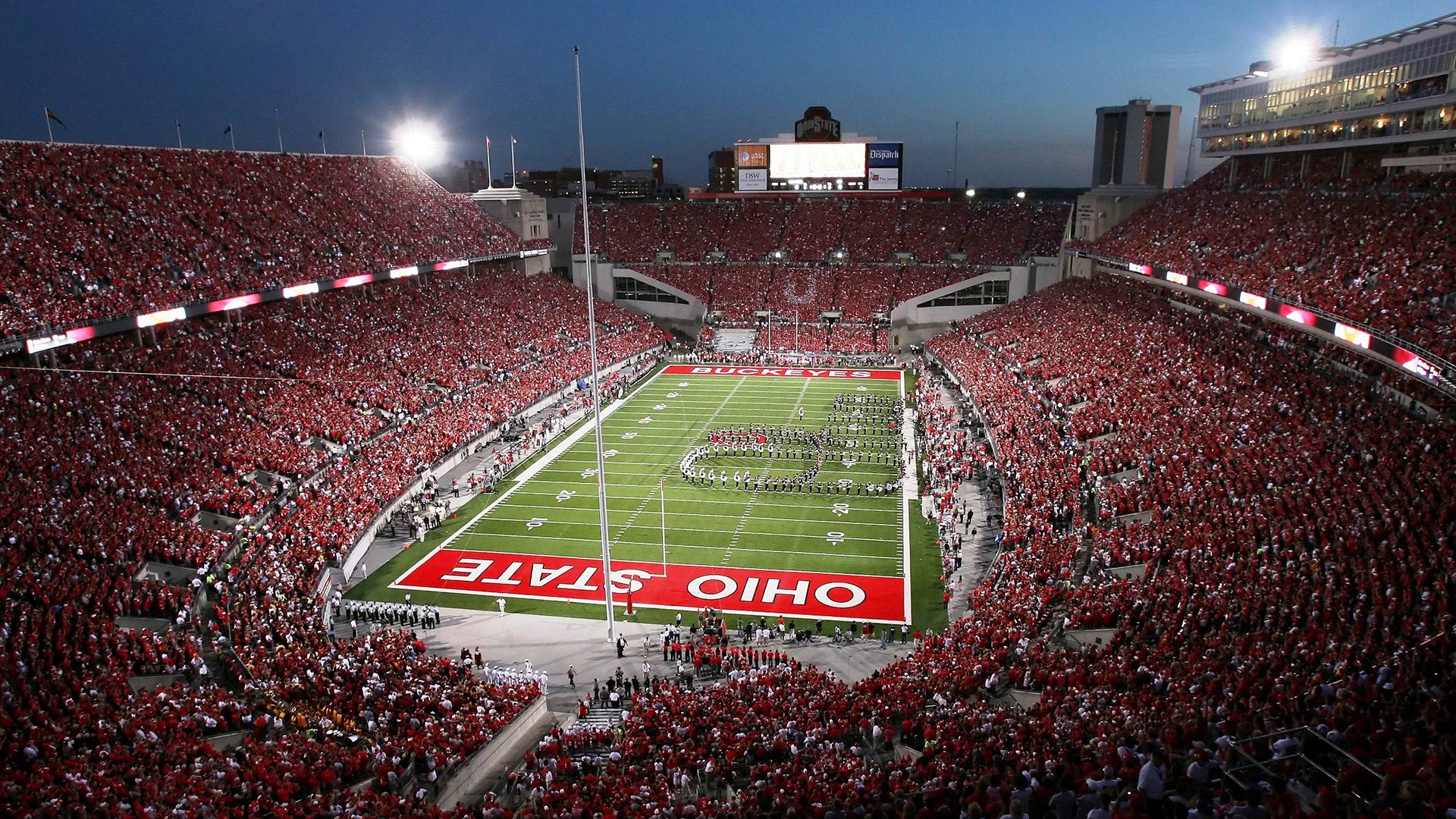 火箭碾压马刺，F1年度争冠的赛道与球场双重启示